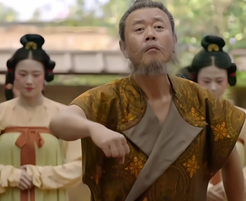 《长安的荔枝》，演得最好的5个角色：

第一名：何有光。表面装疯卖傻，实则心狠手