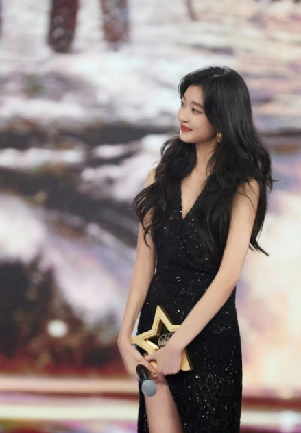 喜欢孙千的长相，大大方方的！还有辛芷蕾，我发现很有感觉的女人，眼睛都不是很大，而