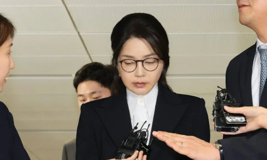 韩国特检组对金建希传唤调查仅一日 就火速申请逮捕令。金建希特检组7日公告称：“已