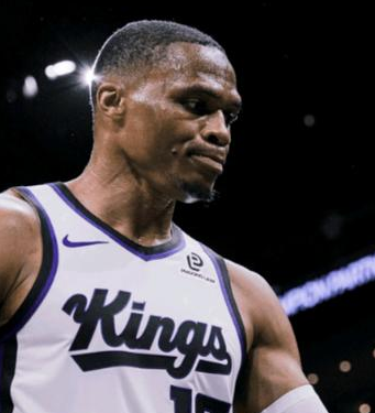 威少三双，国王险胜勇士。NBA常规赛，国王主场迎战勇士，这场比赛，双方是多名核心