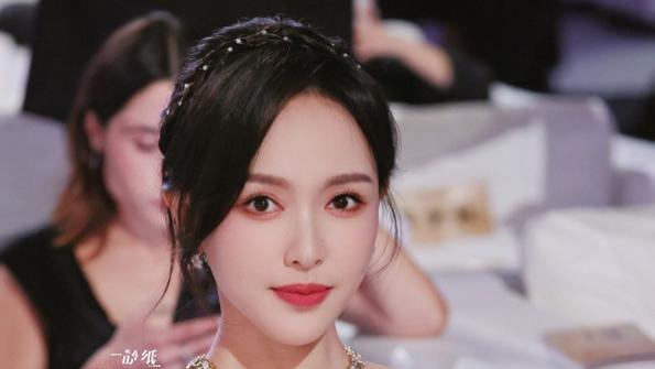 真的顶不住！我心中的完美女友唐嫣，该如何形容她的美？真的绝了