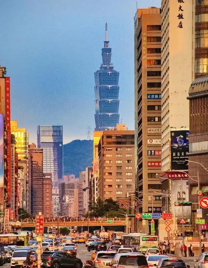 为什么网友欢迎钟明轩陈志汉，却讨厌小S、陶晶莹、田馥甄来大陆？



钟明轩，这