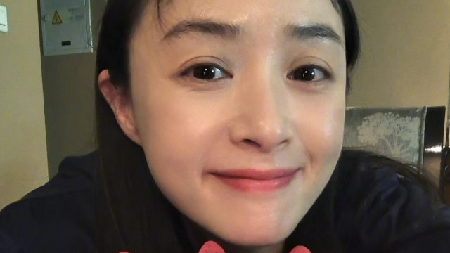 42岁蒋欣素颜庆生状态惊艳：真正的少女感，是带着阅历的18岁