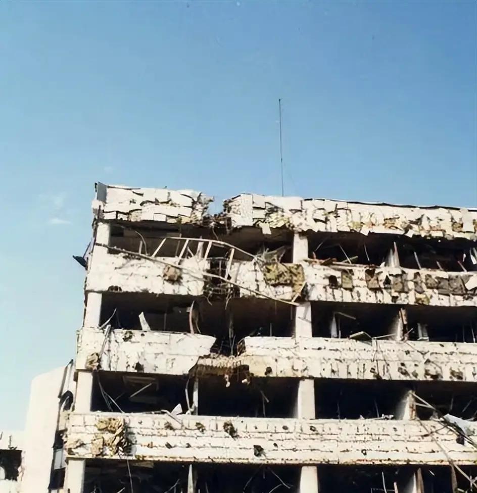 1999年，美国轰炸我国大使馆，10年后一对夫妇在美遭遇枪击，丈夫当场身亡，当媒