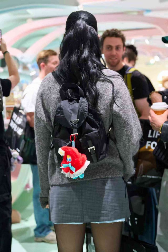 谁注意到这个细节！包挂=自己+女儿，水果姐的“女儿奴”属性藏不住，温柔又戳人～