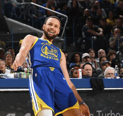 NBA常规赛，勇士主场以118-107战胜太阳。
本场比赛，勇士球员斯蒂芬-库里