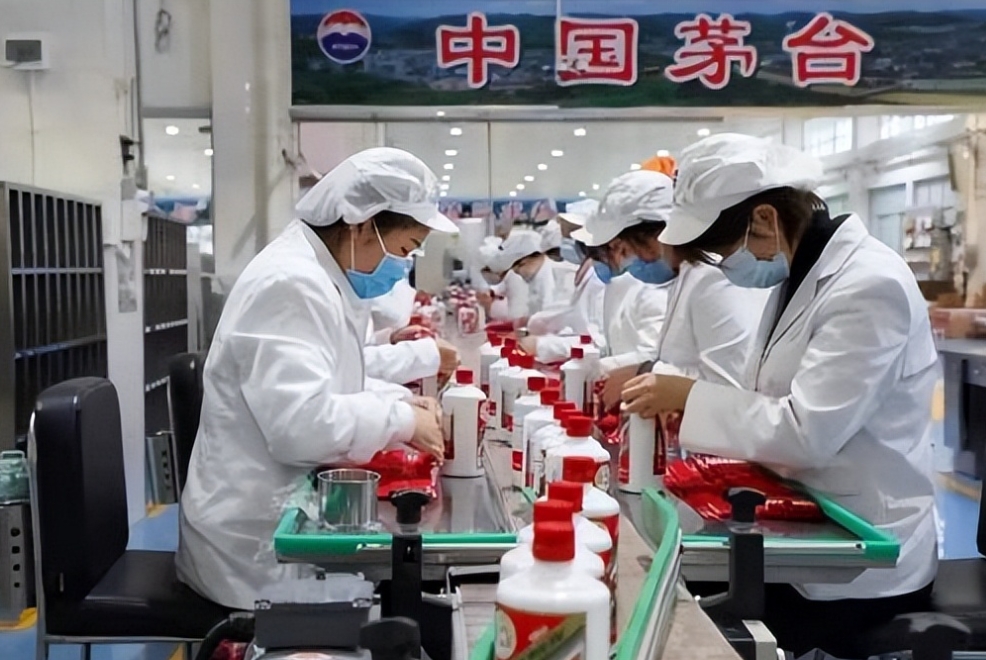 茅台跌破2000元，不少人说是因为禁酒，不敢随便吃请了，所以茅台突然不香了。

