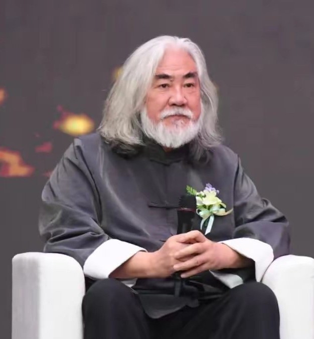 终于搞明白了

为什么张纪中前妻这么看不上他！

不是因为婚变，而是因为她