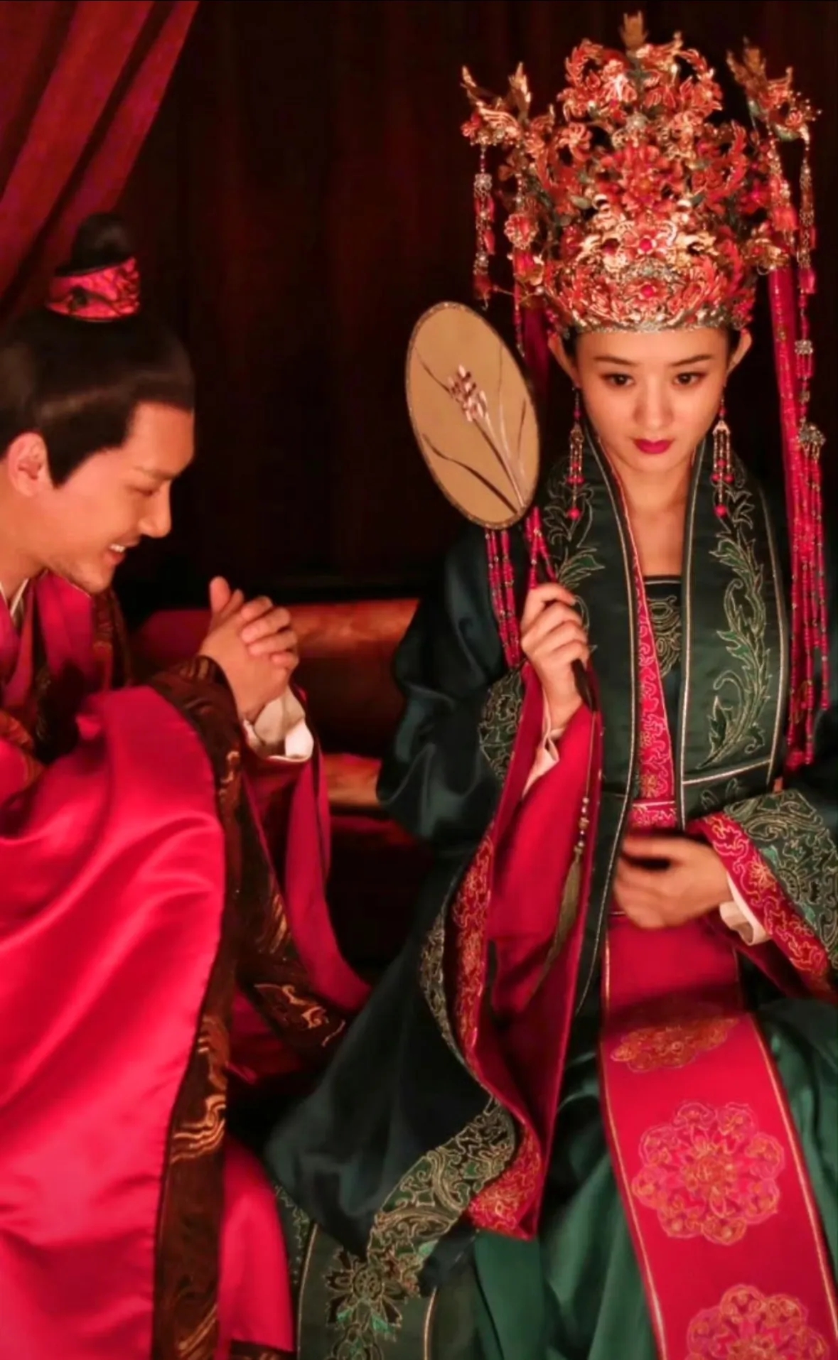 赵丽颖，你可以说后悔结婚，
后悔做出了错误的选择，
但你一定不会后悔，
和赵丽颖