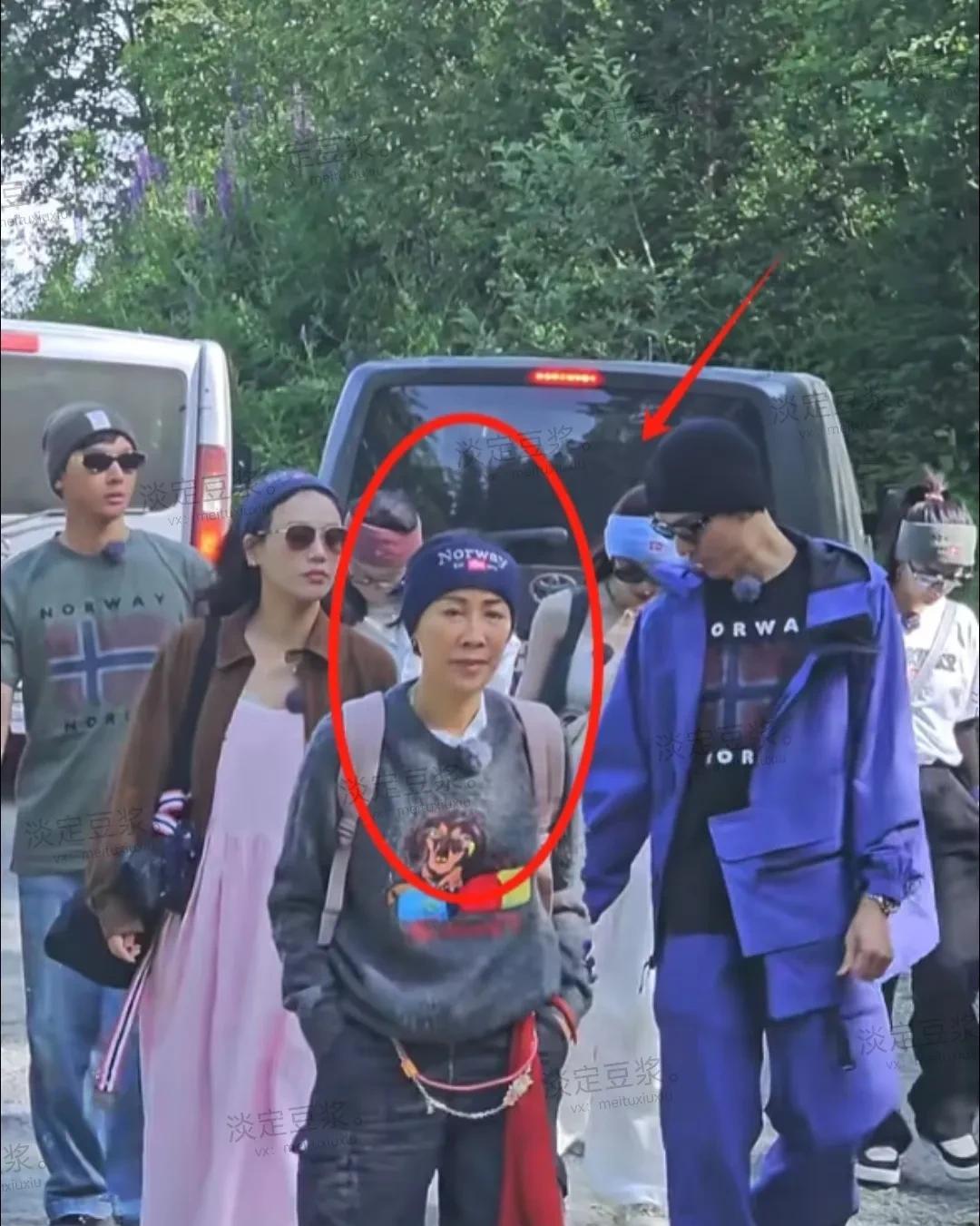 看歌手那英多有派头，总像“大姐大”似的，尤其佩服她就成名这些年一直很活跃，而且一