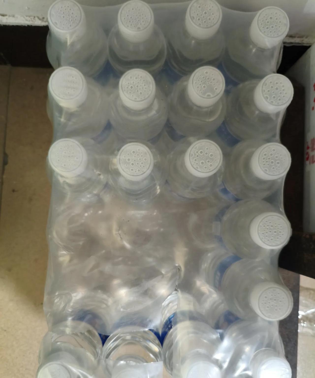 瓶装水里面有含有微塑料，喝了对身体就不好，最近看到一则消息说。大水桶里的水也含有