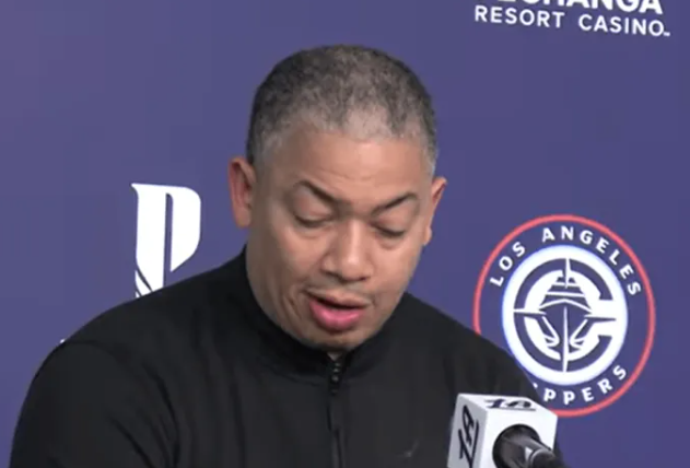 NBA常规赛，快船主场115-146不敌凯尔特人。
赛后，快船主帅泰伦-卢接受了