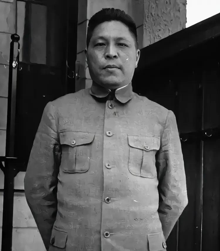 1928年，蒋鼎文坐船去普陀山游玩，途中，他遇到一个妙龄少女带了几个小孩，就问小