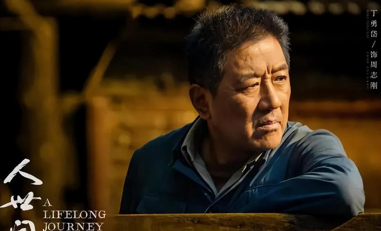 善恶终有报！娱乐圈居然还有这种人？
65岁的丁勇岱，手捧白玉兰奖，却骑自行车买菜