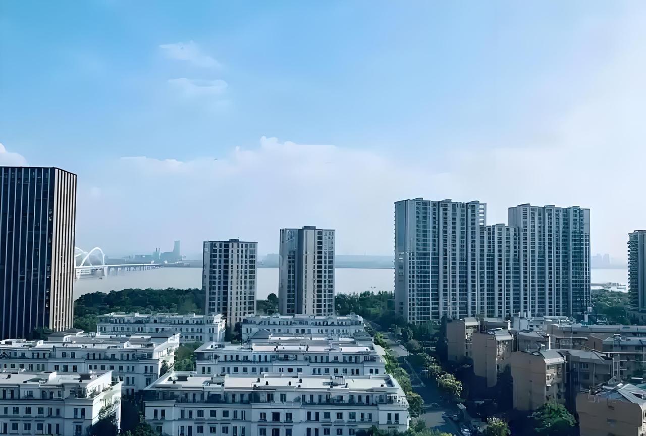 最新消息：杭州上城区九堡湘江公寓境心苑，2幢40 2室，89平方面积，一线江景房