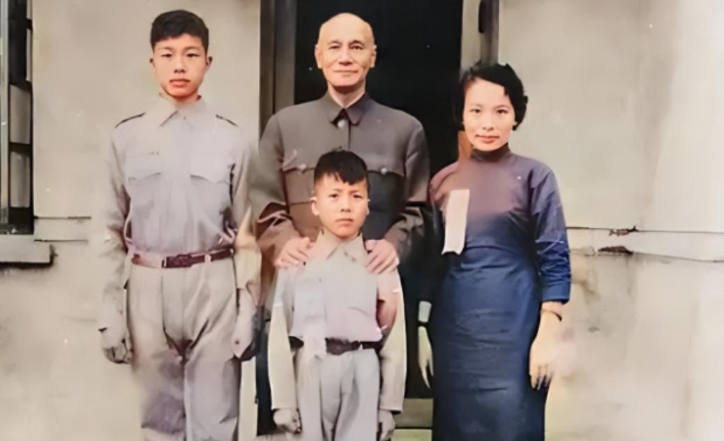 1953年，蒋介石得知戴笠的儿子戴藏宜被枪毙，当即命令毛人凤把戴的后人接到台湾。