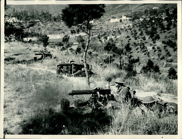 1938年，英军保卫香港 。