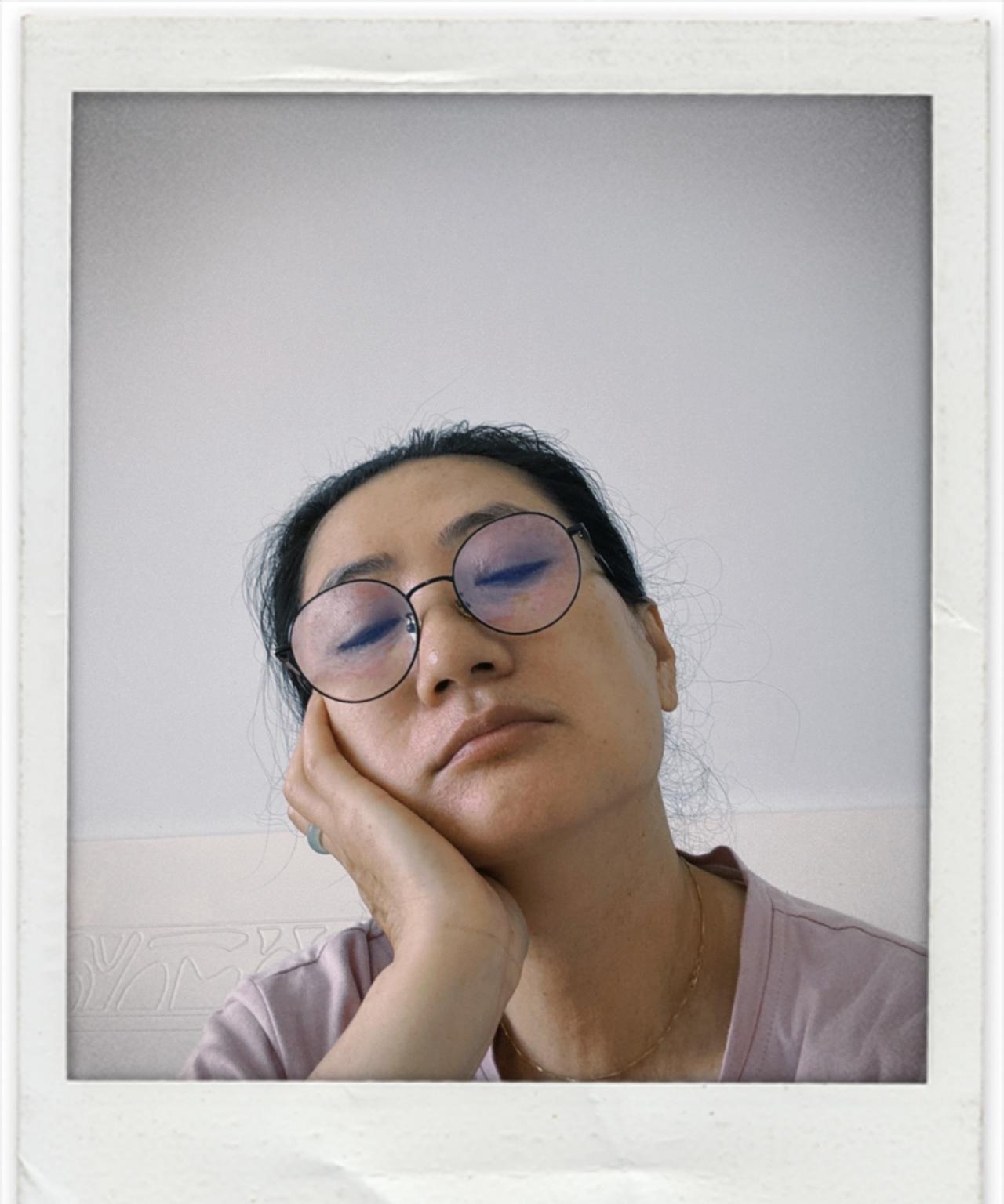 离婚，再婚，真to的闹心。
一早晨就有收拾包走的冲动。
就感觉一点意思没有，
什