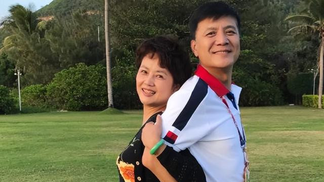 星二代这个称号，有人高调宣扬，只为靠父母走捷径，有人避之不及，生怕蹭了父母的流量，导致自己的努力被抹