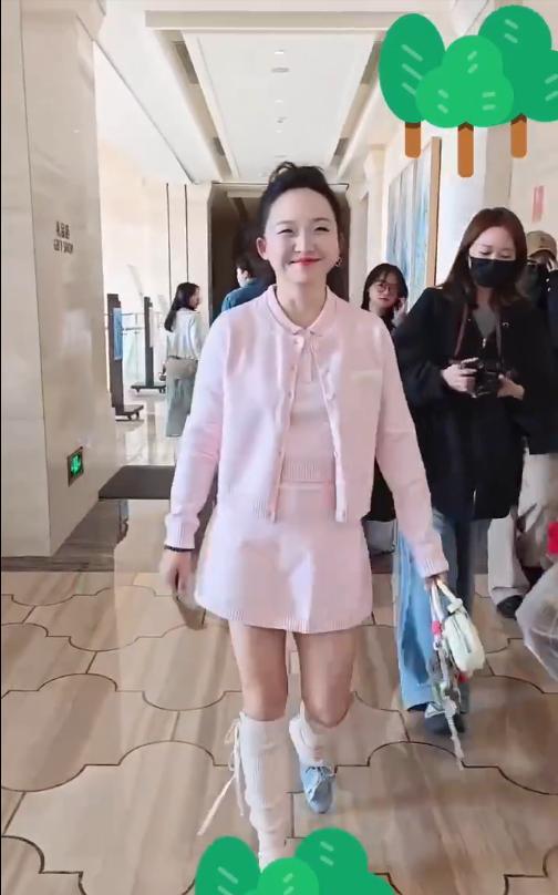 辣目洋子这么瘦了？果然娱乐圈没有胖人