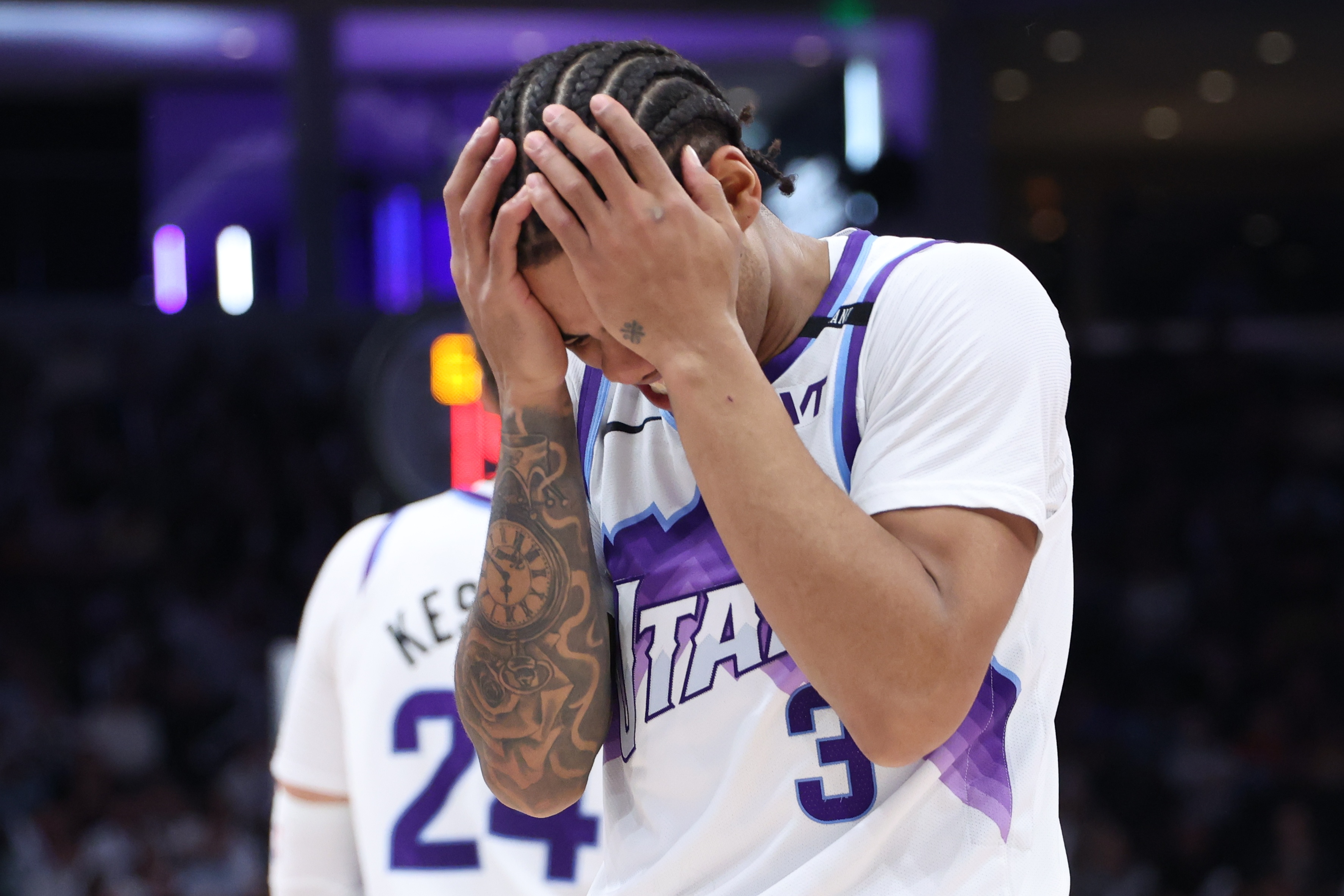 爵士队确实有一些不错的年轻球员，像是他们的前锋马尔卡宁、中锋凯斯勒等等，而如今，