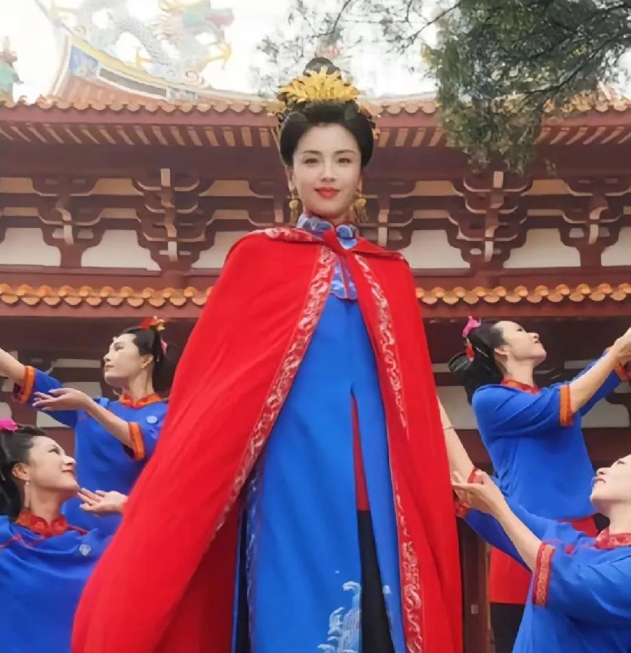 因应该很多网友跟我一样，发现很神奇的一件事，潜意识里感觉妈祖就是刘涛的样子，同样
