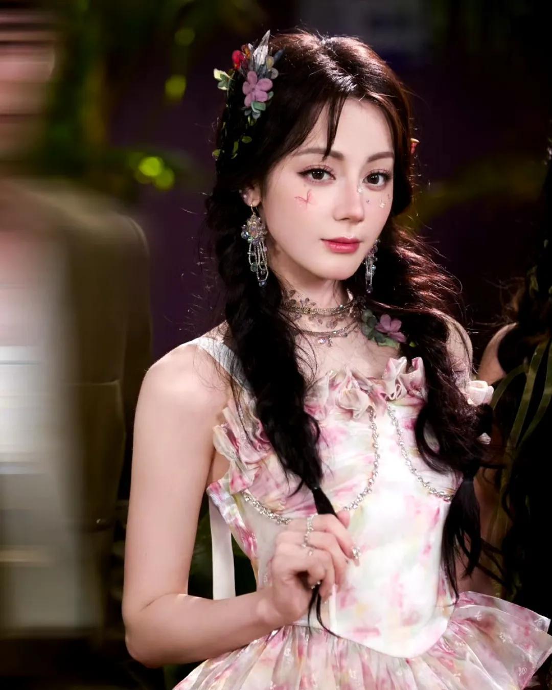#迪丽热巴[超话]# #开始推理吧#
悬疑综艺越看越困、套路化剧情让人审美疲劳？