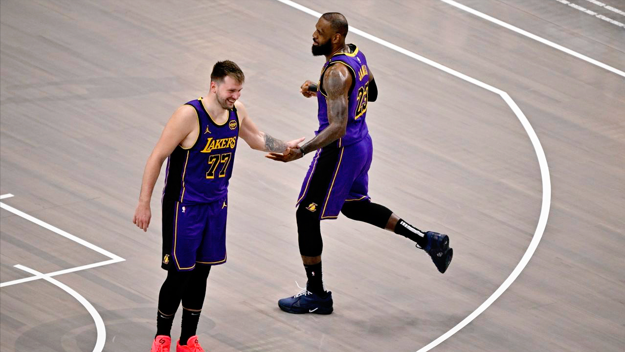 詹姆斯和东契奇在一起出战的23场比赛数据一览：
东契奇场均轰下27.7分7.6篮