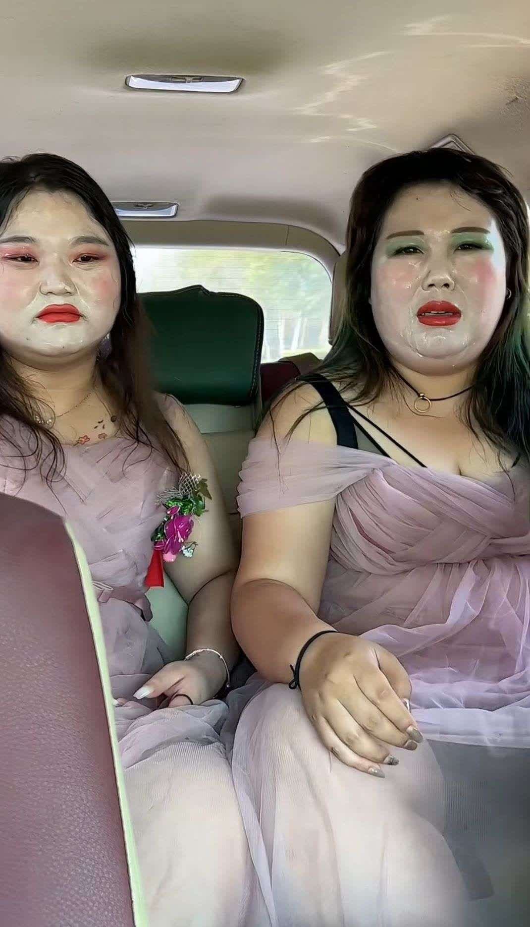 伴娘：大哥把空调开开吧！！！司机：怎么回答？