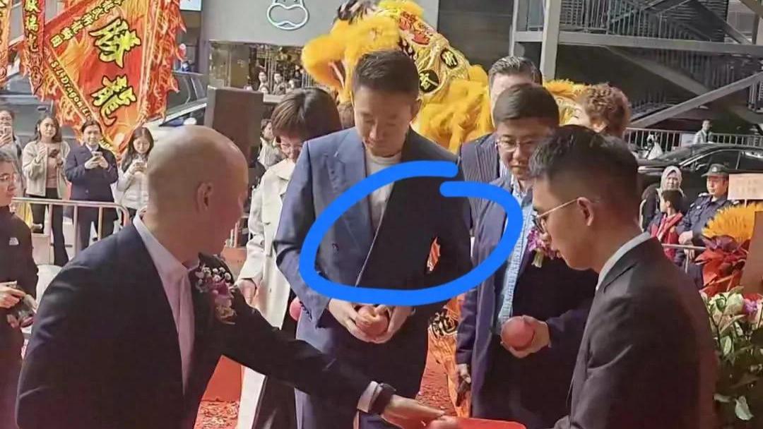 大S下葬第四天，一个细节，证明汪小菲还是在乎她的！