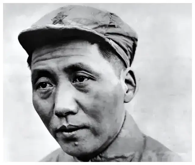 1934年10月，40岁的毛主席以之前没有过、之后也不会有的形象，踏上了漫漫长征