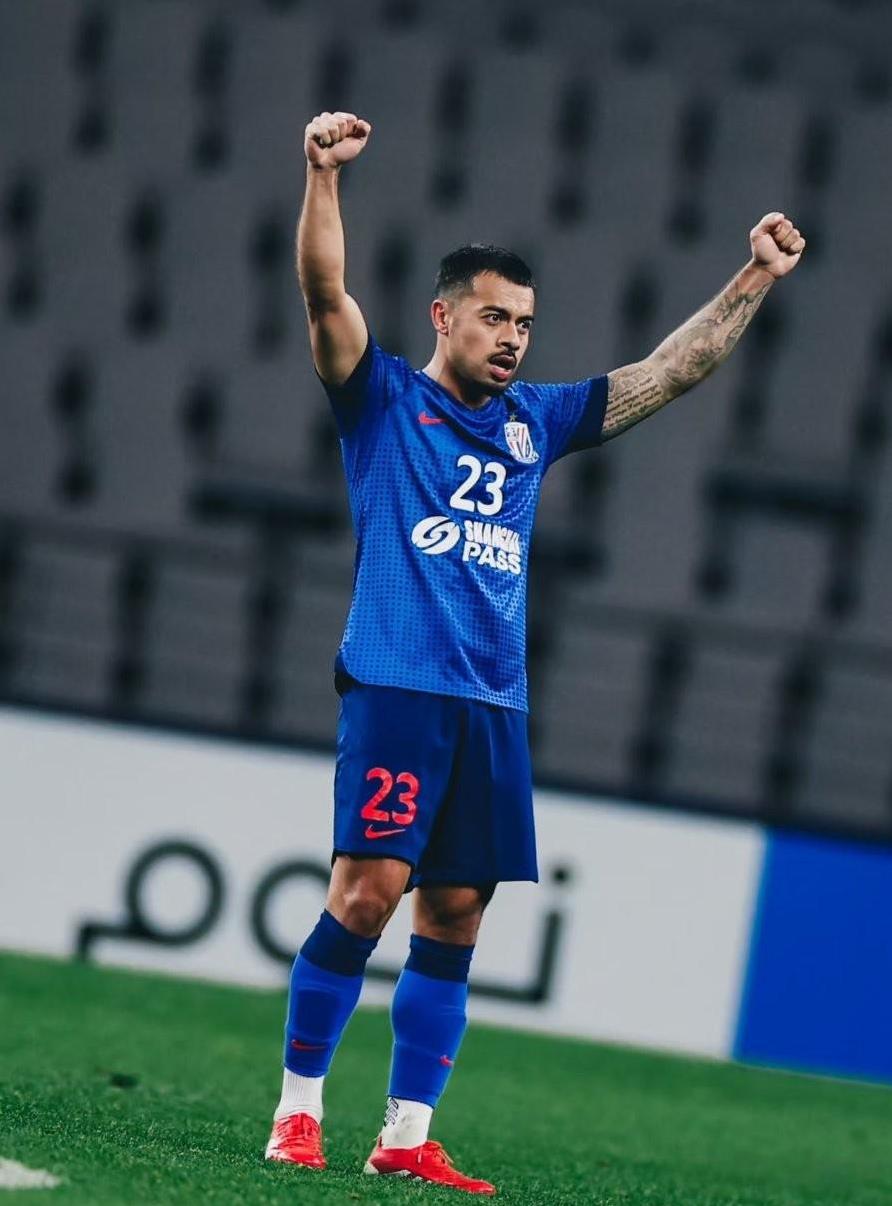 李可续约成功，众归化中谁能人邵佳一国足？首位归化球员李可再次获得上海申花一年合同