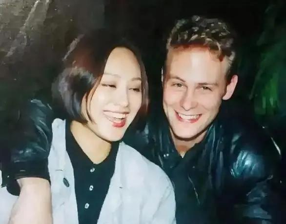 1997年，宁静与美国人保罗结了婚，初到婆家时，婆婆对她说：“我们家有农场，你们