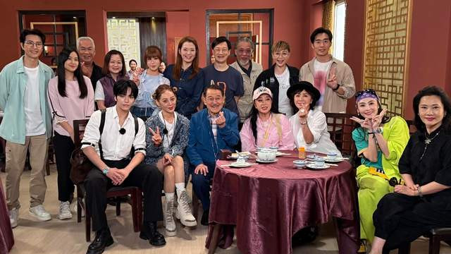 梦幻联动！张柏芝、刘嘉玲率《一路繁花2》探班TVB《爱回家》剧组