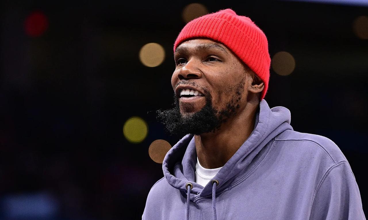 杜兰特上赛季单打回合数高居联盟第六，同时领跑全联盟单打效率榜：
有效命中率 57