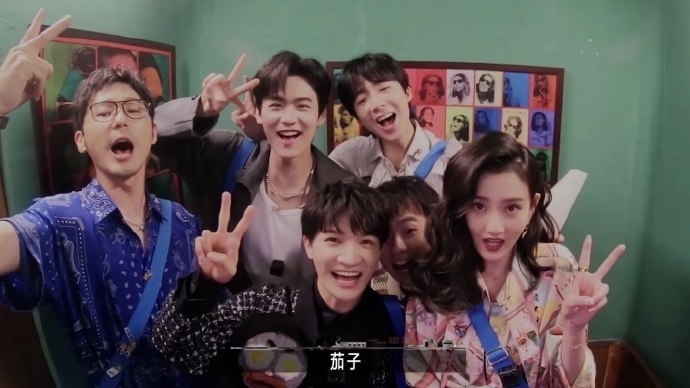 周深在《太平年》存在感拉满！每集出场三次太惊喜，吃泡面接地气，喝奶软萌可爱，还献