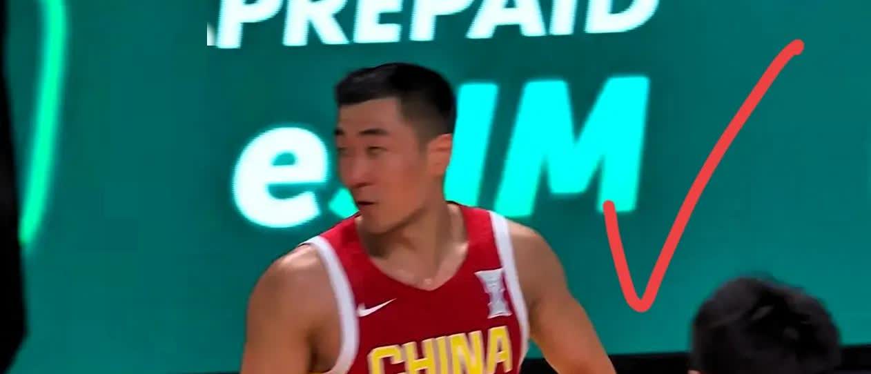 我是真越来越迷高诗岩了！
这哥们儿哪是球员啊，
分明是赛场上的