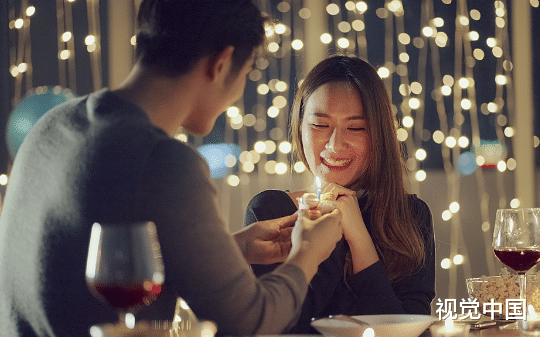 斯诺克天才选手是我未婚夫，他为替白月光赎身，竟瞒着我伤了左手