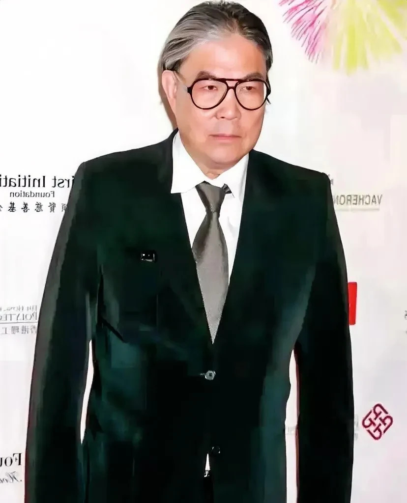 霍震霆79岁仍操劳家业











天呐！79岁的霍震霆还在一线奔波，