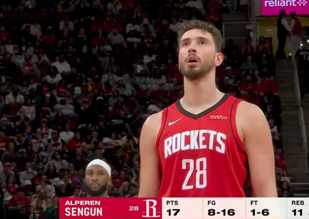 我必须要怒赞火箭中锋申京的拼搏精神！在今天火箭主场以110：105战胜森林狼的比