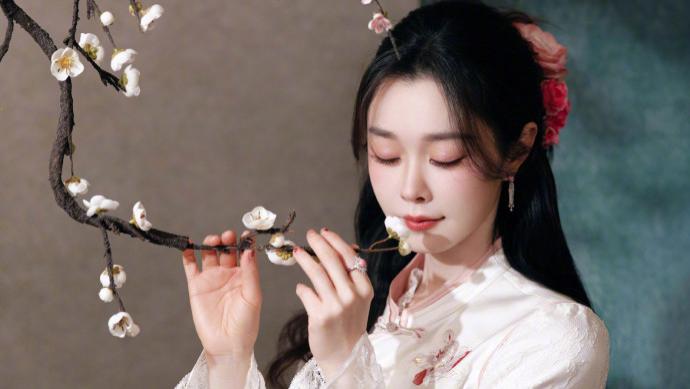 宋轶重启复古路线，把小家碧玉演绎的淋漓尽致！