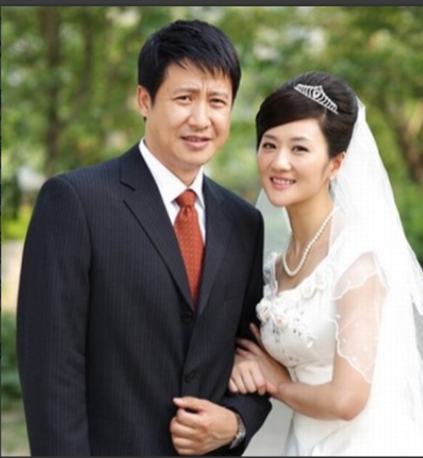 2004年，前妻嫌弃张国强没有本事赚钱，执意要和他离婚，张国强苦苦挽留，最终前妻