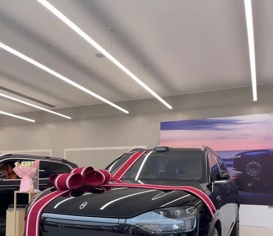 问界M9，落地50个W！终于提车啦❗️
从M9发布，个人就很喜欢，就同媳妇商量