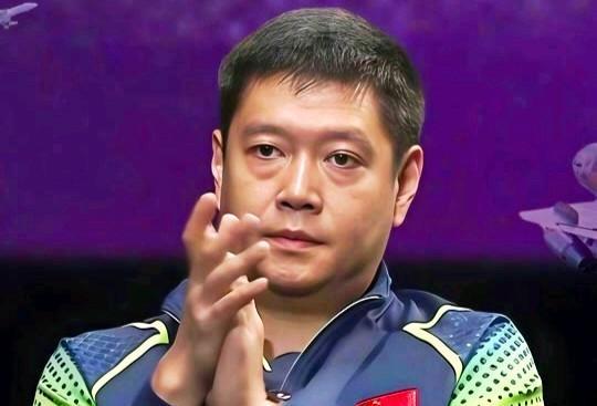 邱贻可感觉她这习惯不太好……
不知您发现没有？仔细观察了下，蒯曼和刚出道比有个变