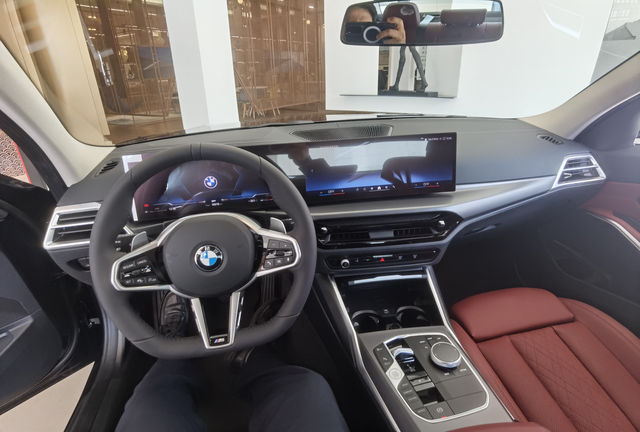 成功入坑330i
佛系买车，也不去多看几家。成功入坑330i灰色。价格也不去多谈