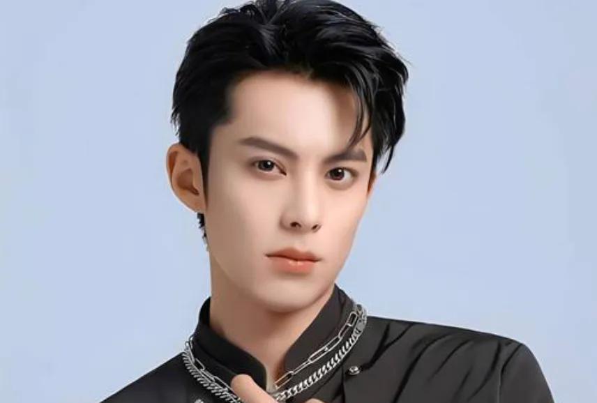 王鹤棣合照P图风波引热议
最近，王鹤棣、王嘉尔和朱一龙同框合照，本是粉丝期待的梦