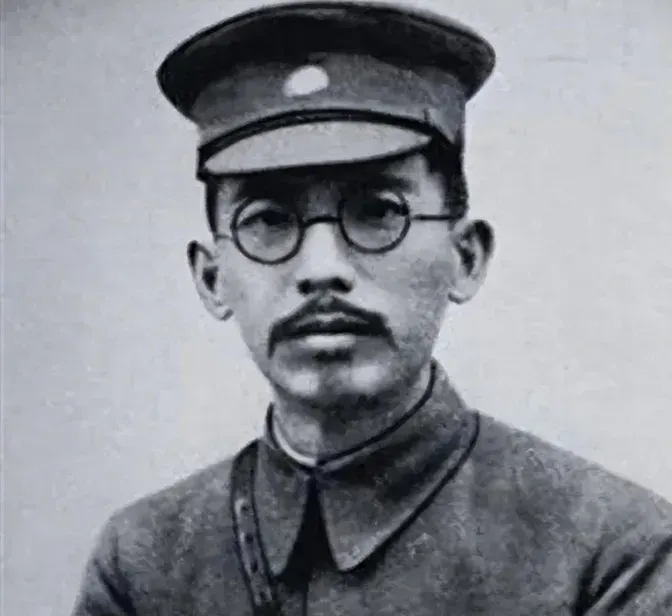1927年11月，唐生智手下的师长张国威劝他下野，唐生智不动声色，将张国威骗到官