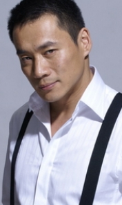那年，丁海峰拍完《水浒传》的“武松”后，他马上回家，就跟妻子说：“对不起，我爱上