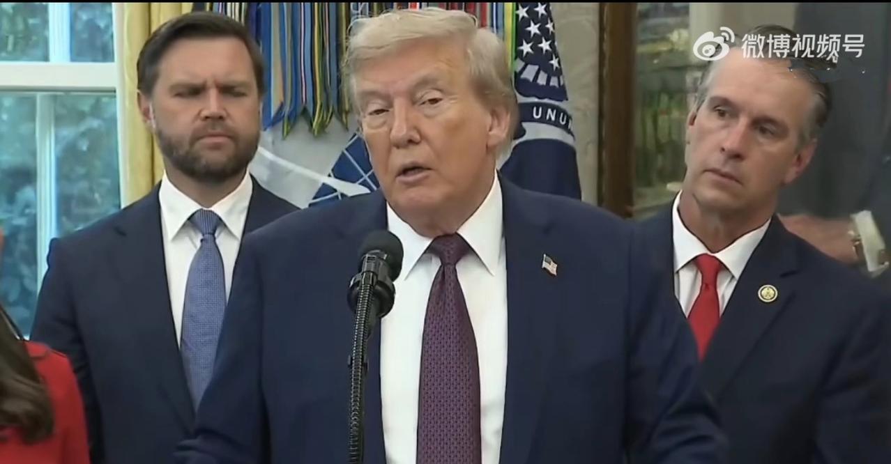 记者:中国搞阅兵，美国有顾虑吗？
特朗普:美国不会担心，因为中国对美国的需要比美