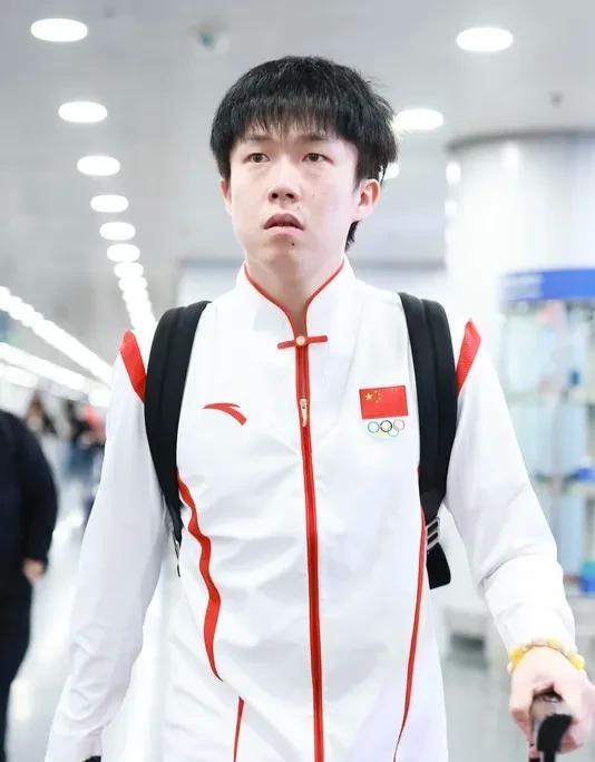 7局鏖战，心脏差点停拍！
王楚钦把命悬一线的剧本演成了封神现场。
决胜局9平，勒